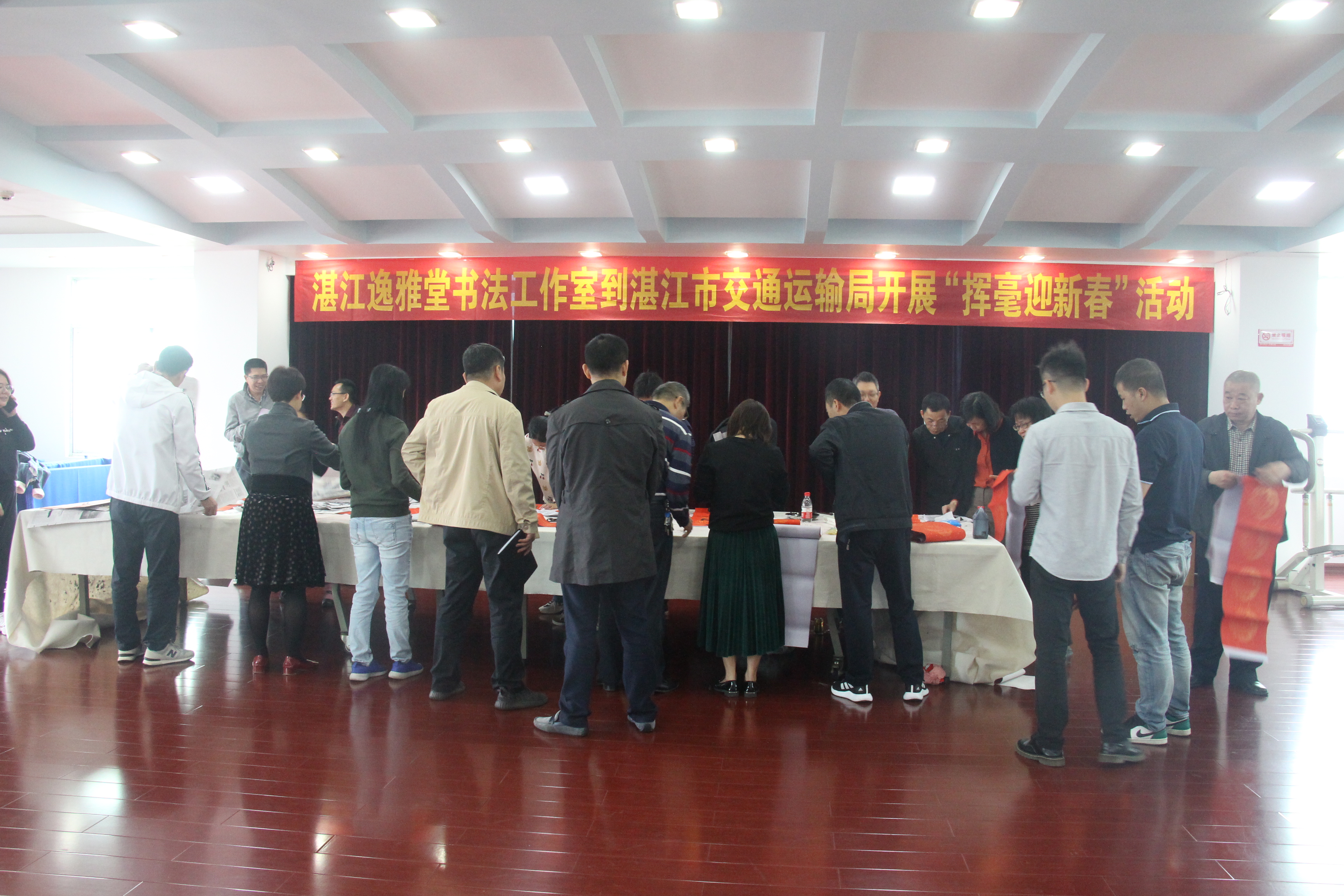 热闹现场.JPG