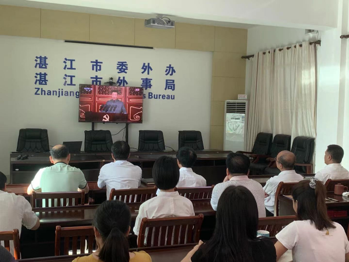 市委外办全体干部职工收看庆祝中国共产党成立100周年大会现场直播.jpg