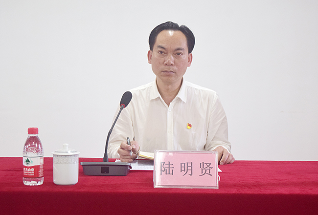 3党组书记、局长陆明贤主持会议并讲话.jpg
