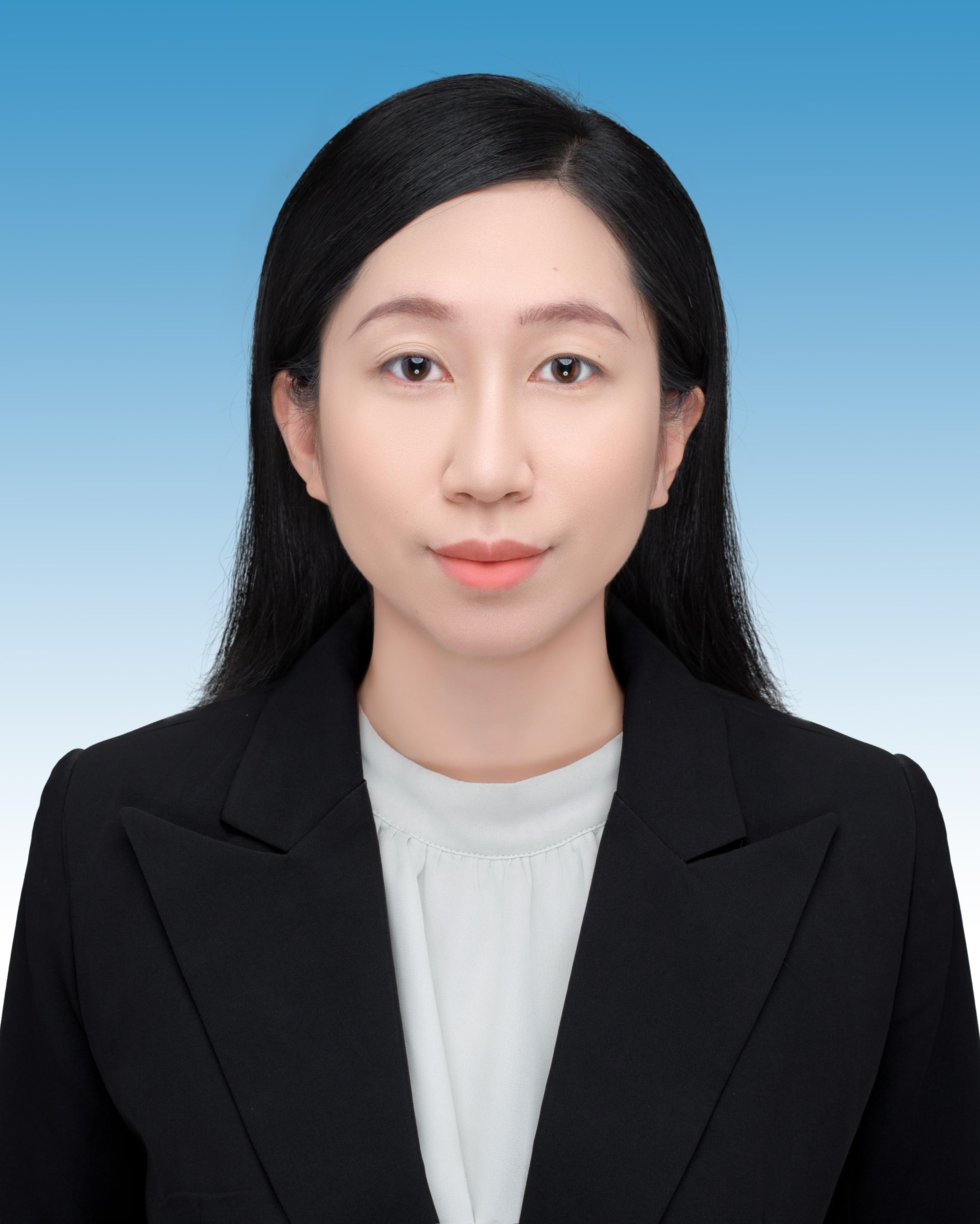 陈巧证件照（蓝白底）5：4.jpg