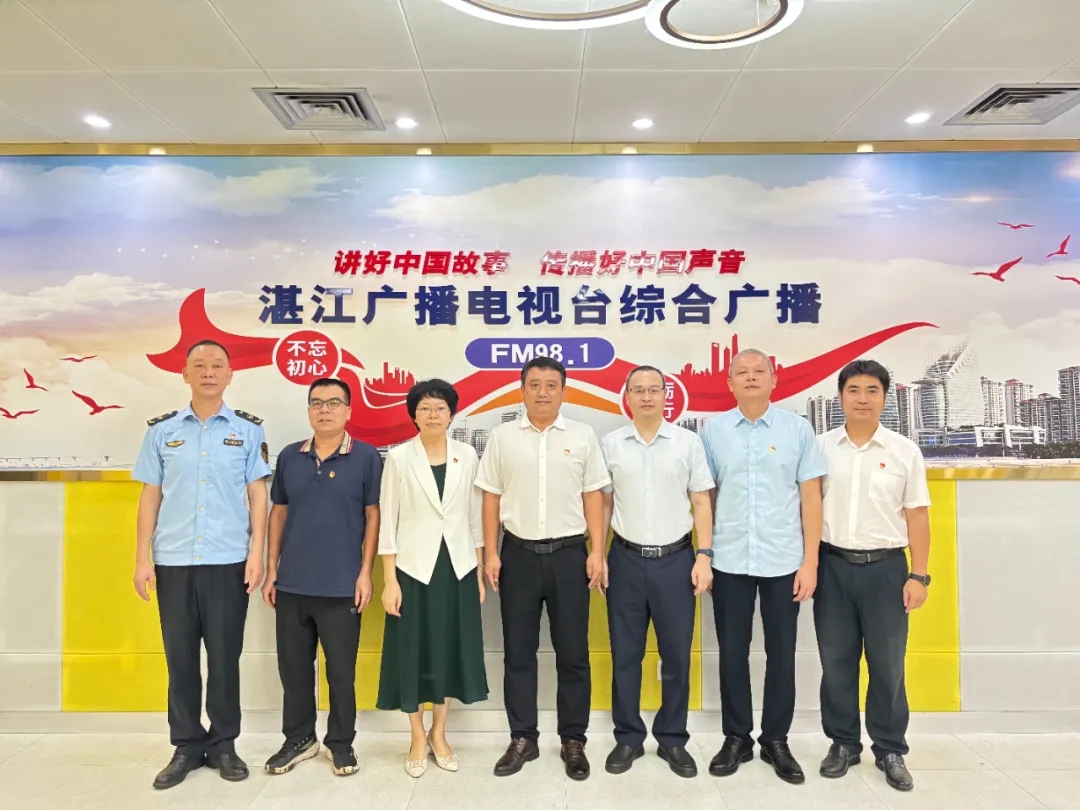 2025年8月20日我局做客《行风热线》，围绕“共建‘无废城市’，共享美丽湛江”的主题与广大听众交流